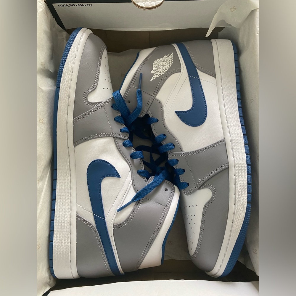 Nike Air Jordan 1 Retro Mid in True Blue/Cement Grey